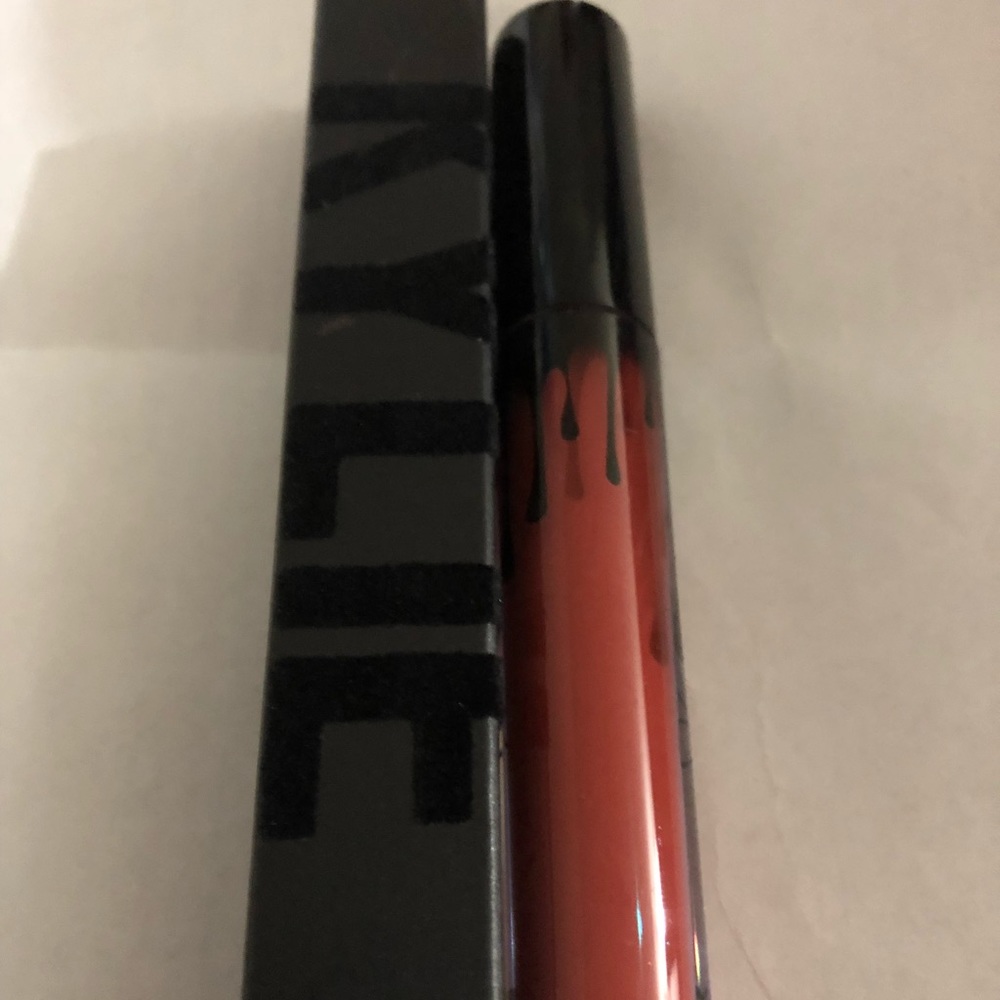 Kylie Cosmetics Velvet Lipstick Shook
